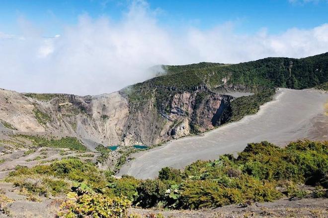 Irazú Volcano National Park: Exclusive Half-Day Private Tour from San José