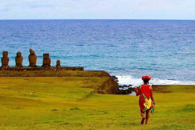 Explore the Mysteries of Easter Island and the Majestic Moai Statues