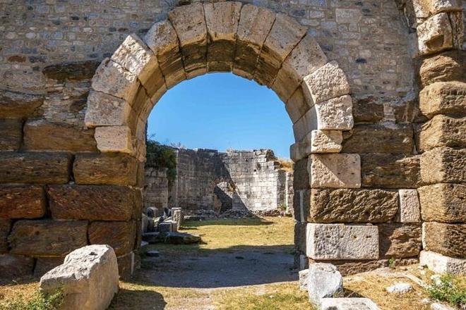 Discover the Ancient Wonders: Priene, Miletus, and Didyma Guided Tour from Izmir