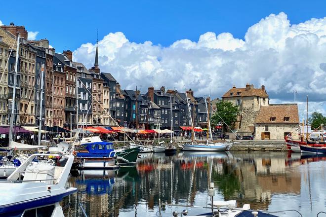 Luxurious Private Guided Tour to Rouen, Giverny, and Honfleur from Paris via Mercedes