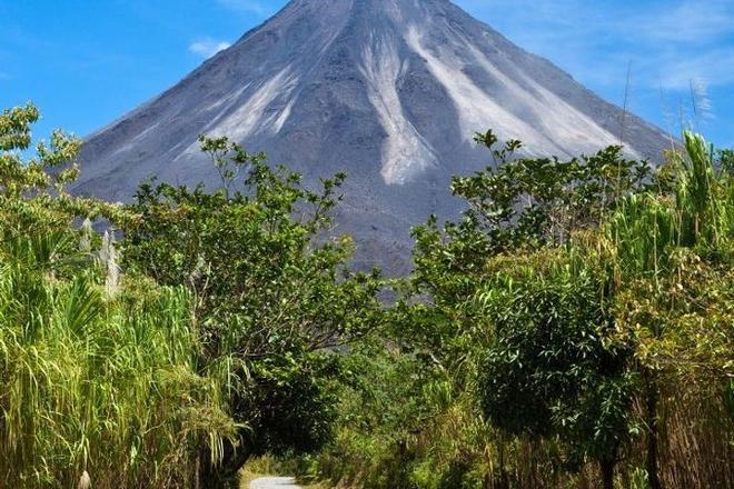 9-Day All-Inclusive Costa Rica Adventure: Exploring Three Volcanoes & Guanacaste Beach