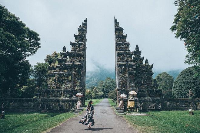 Exclusive Bali Exploration: Sacred Temples, Secret Waterfall, and Iconic Handara Gate Experience