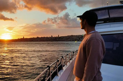 Istanbul Bosphorus Deluxe Yacht Sunset Cruise