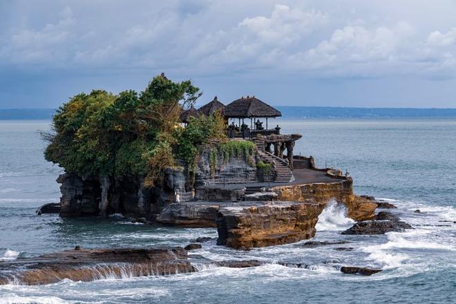 Exclusive Bali Exploration: Sacred Temples, Secret Waterfall, and Iconic Handara Gate Experience