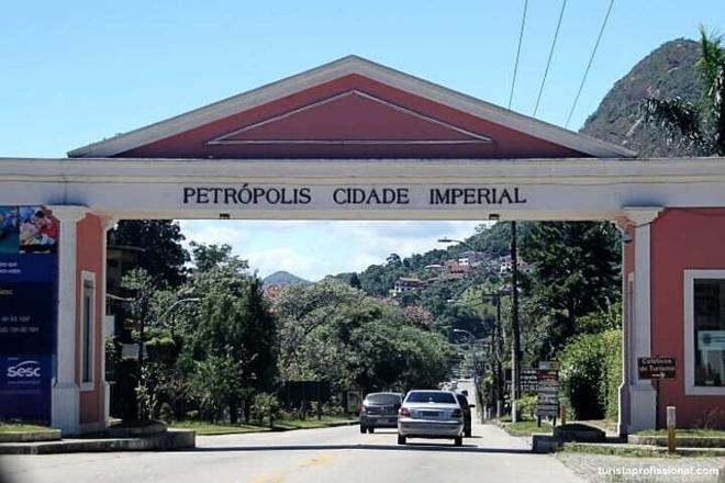 Explore Imperial Petrópolis: Grand Palaces, Architecture, and Culture from Rio