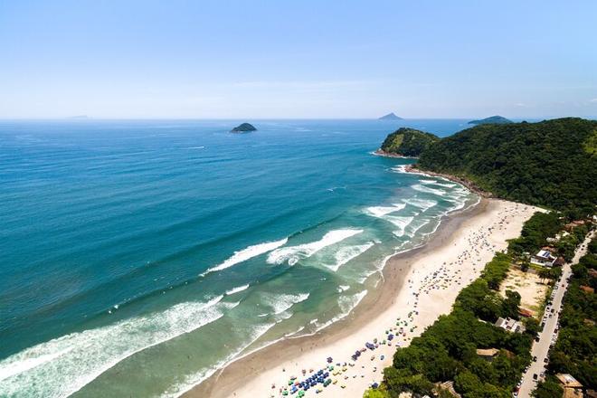 Romantic Beachside Lunch and Private Helicopter Tour to Guarujá