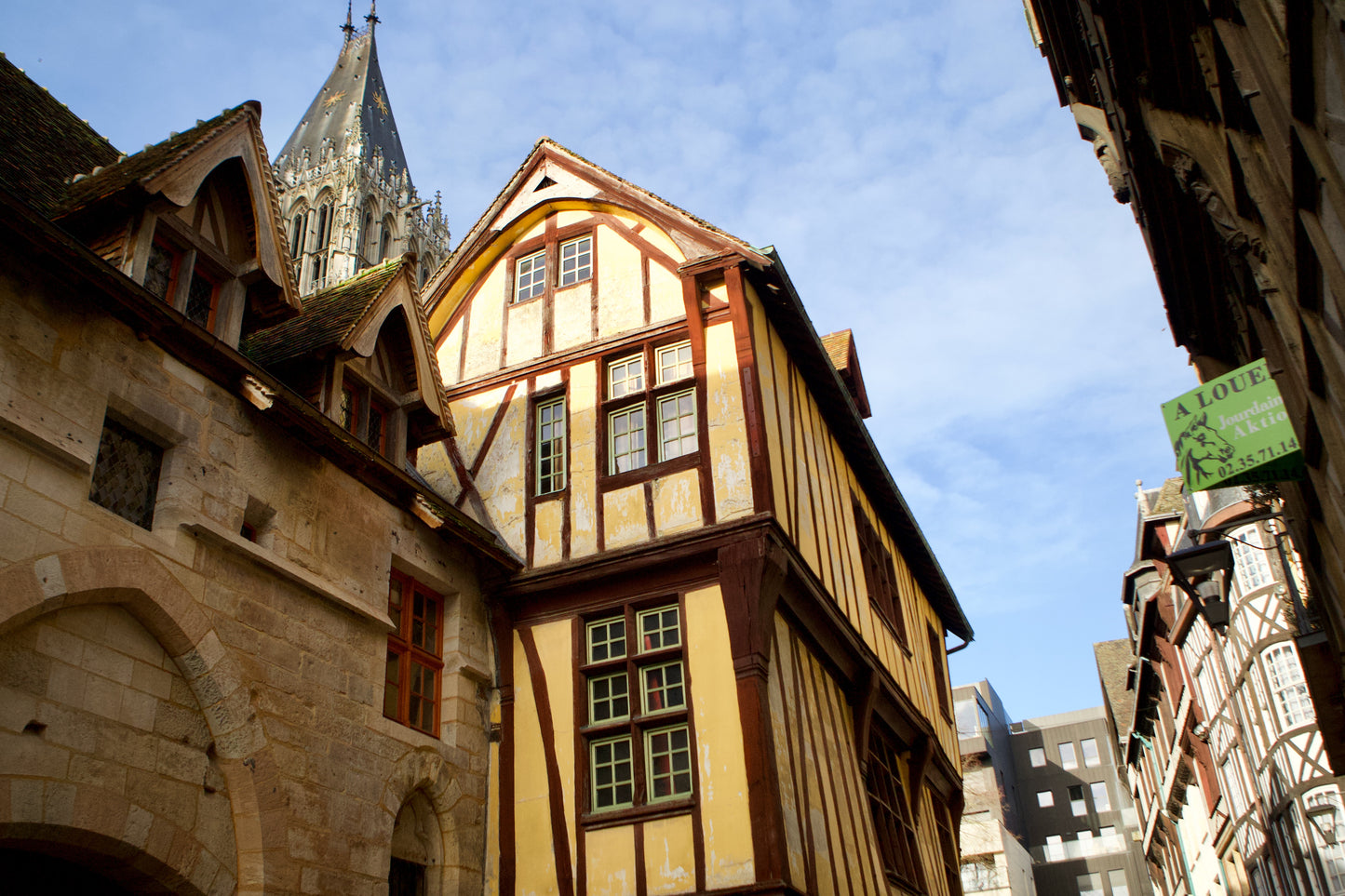 2-Day Private Tour from Paris to Mont Saint-Michel and Normandy with Loire Castles Visit