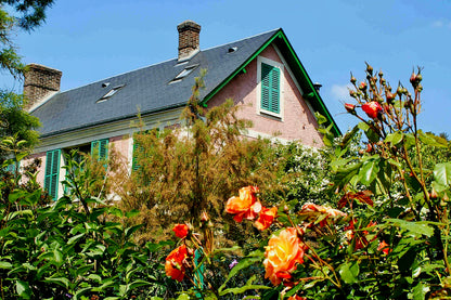 Small-Group Giverny Half-Day Tour from Paris via Mercedes (2-7 People)