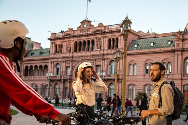 E-Bike Exploration: Discover Buenos Aires in a Day with Lunch Included