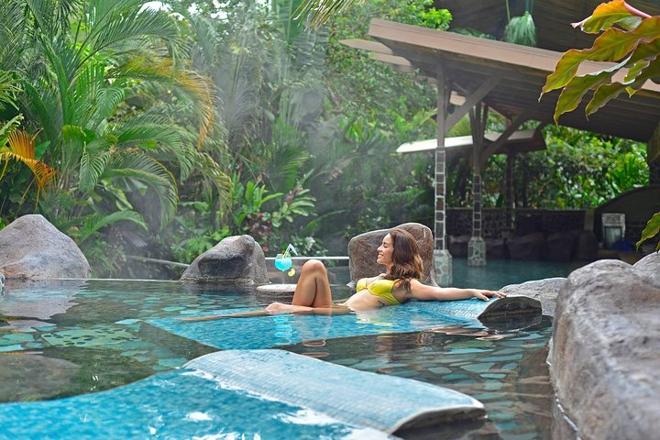 San Jose to Arenal Day Excursion: Discover the Hanging Bridges & Relax at Baldi Hot Springs Resort