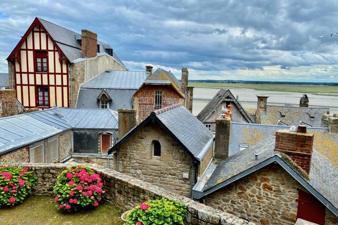 7-Day Exclusive Normandy D-Day Beaches, Majestic Castles & Burgundy Wine Tour from Paris