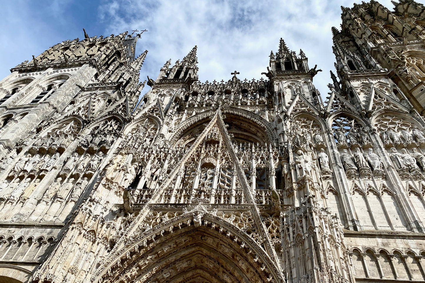 Exclusive Normandy D-Day and Rouen Tour from Paris: Minivan Journey with Lunch Included