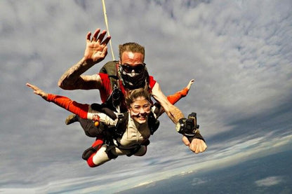 Skydiving Adventure in Boituva: Double Parachute Jump with Exclusive Private Transportation