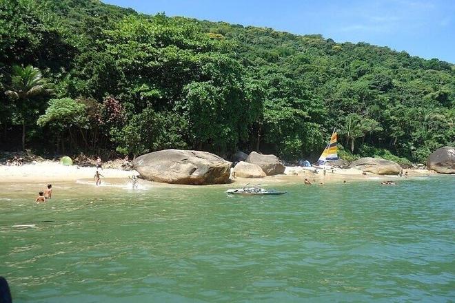Full-Day Private Boat Tour in Santos with Barbecue and Drinks