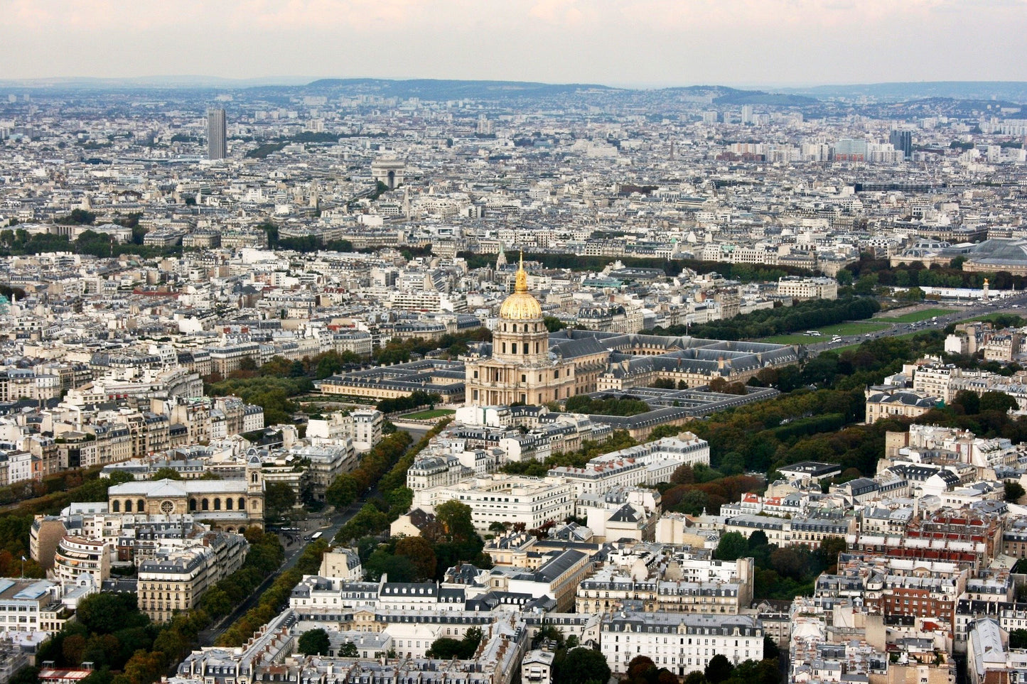 Private Full-Day Tour of 7 Iconic Paris Landmarks in a Mercedes