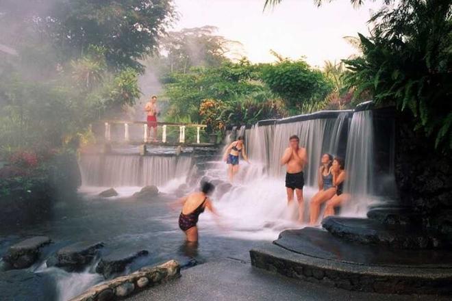 Private Day Tour to La Paz Waterfall Gardens & Tabacon Hot Springs from San Jose