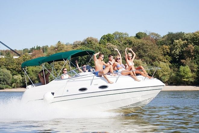 Full-Day Private Boat Tour in Santos with Barbecue and Drinks Included