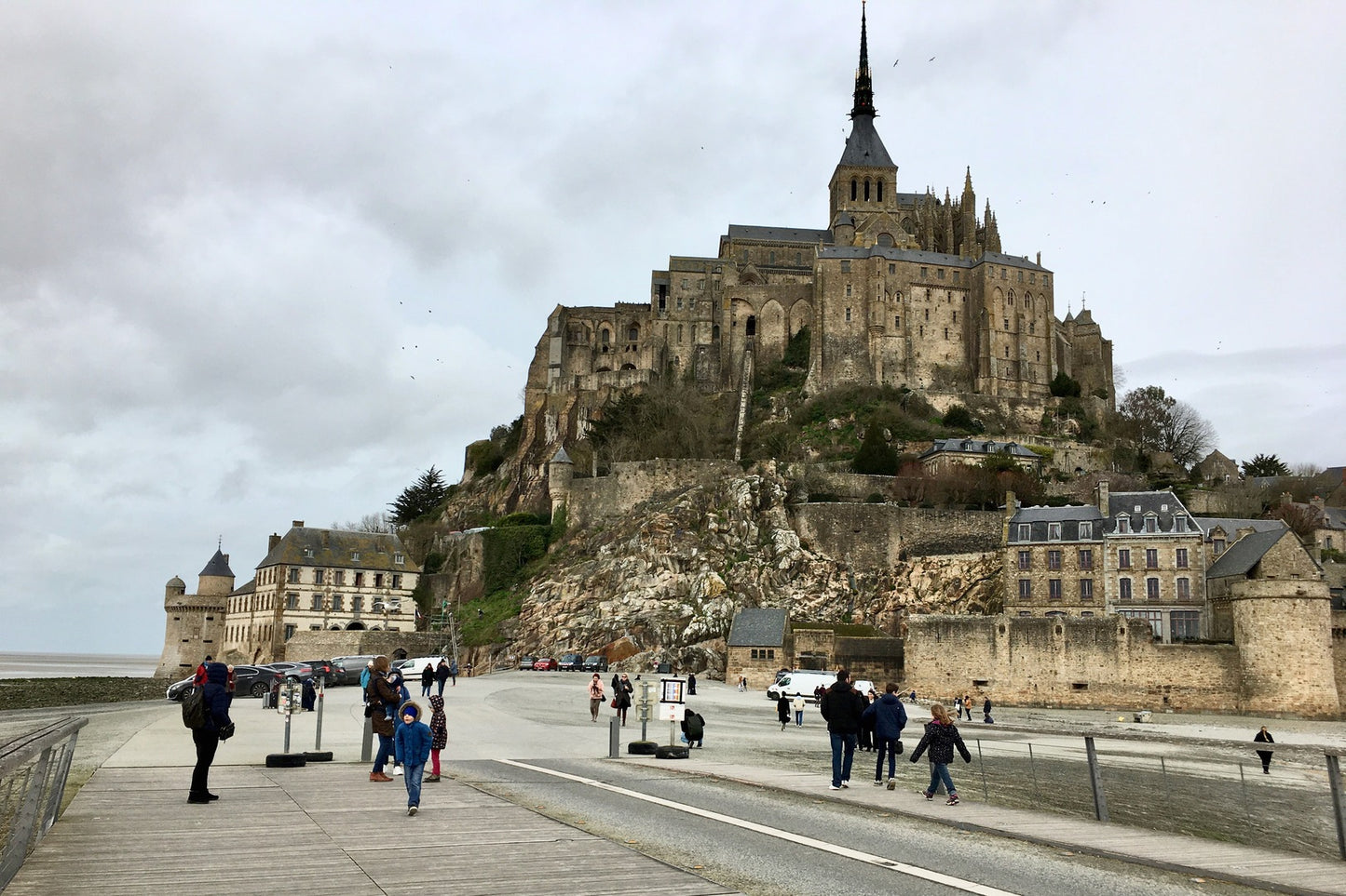 2-Day Private Tour from Paris to Mont Saint-Michel and Normandy with Loire Castles Visit