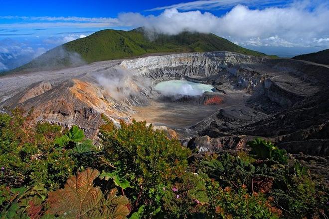 Discover Poas Volcano and Sarchi Oxcarts: Exclusive Private Tour from San Jose with Traditional Lunch