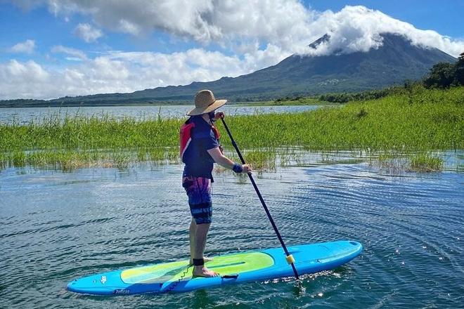 Lake Arenal Stand-Up Paddleboarding and Baldi Hot Springs Private Excursion from San Jose