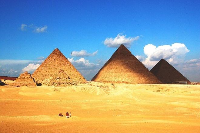 Cairo Layover Excursion: 9-Hour Tour of Giza Pyramids, Sakkara, and Memphis
