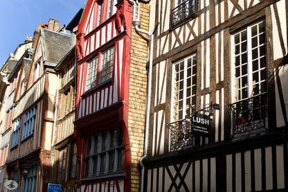 Exclusive Day Trip from Paris to Rouen & Giverny with Gourmet Michelin Star Lunch