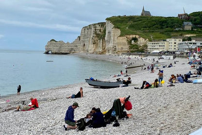 7-Day Normandy D-Day Castles and Burgundy Wine Tour: Small Group Experience from Paris