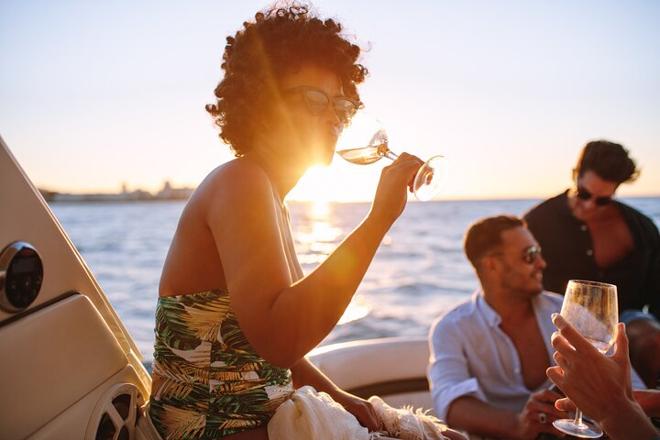 Private Full-Day Santos Boat Tour with Barbecue and Drinks