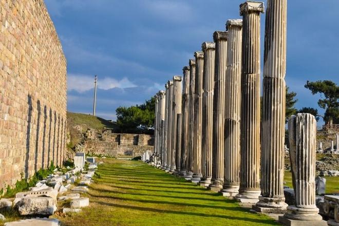 Izmir to Pergamon: A Full-Day Historical Exploration