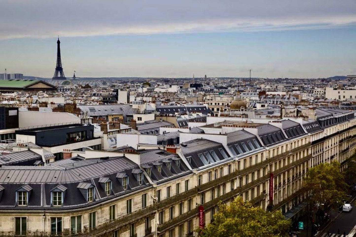 Private Full-Day Tour of 7 Iconic Paris Landmarks in a Mercedes