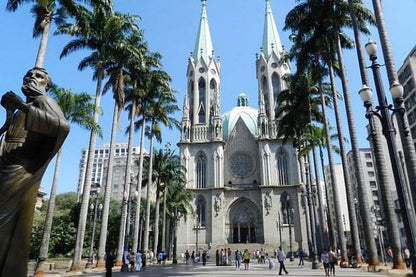 Explore Sao Paulo's Iconic Landmarks via Subway: Private Tour of Paulista Avenue, Downtown, and Luz Station