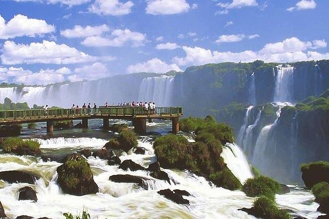 Iguassu Falls, Itaipu Dam, and Bird Park: Full-Day Tour from Puerto Iguazu