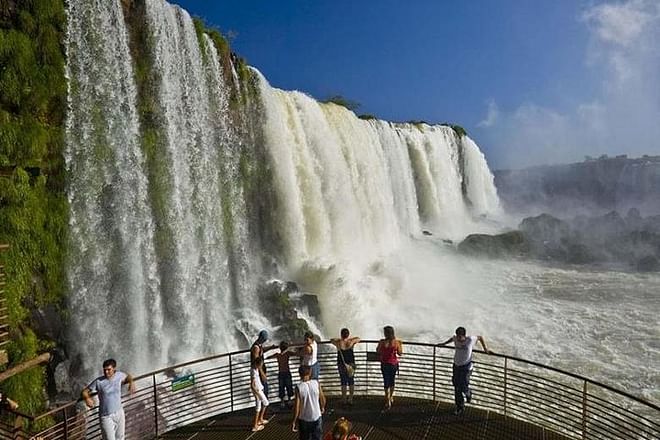 3-Day Iguassu Falls Sightseeing Adventure with Round-Trip Airport Transfers