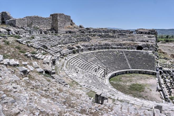 Explore Ancient Wonders: Priene, Miletos, and Didyma Full-Day Tour from Kusadasi/Selcuk