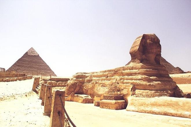 Giza Pyramids, Sphinx, and Valley Temple: 4-Hour Guided Tour