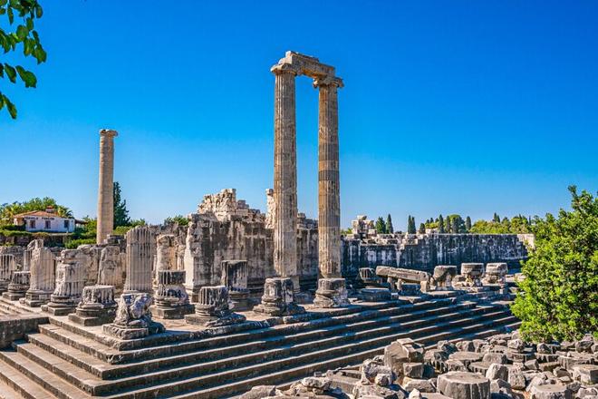 Explore Ancient Wonders: Priene, Miletos, and Didyma Full-Day Tour from Kusadasi/Selcuk